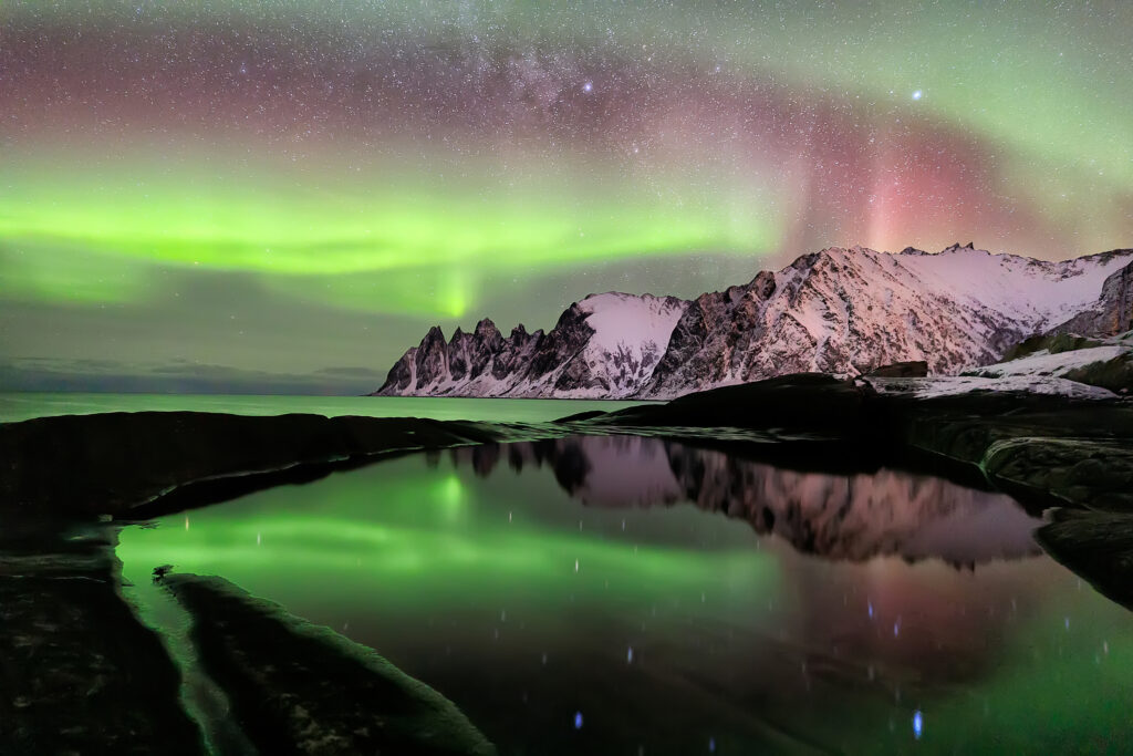 northern-lights-over-the-ersfjord-beach