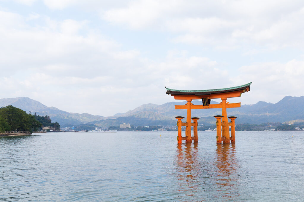 itsukushima shrine japan